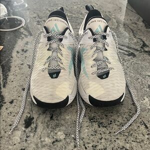 7Y Boys Giannis Nike Immortality Basketball shoes White/Copa/Pure Platinum/Black